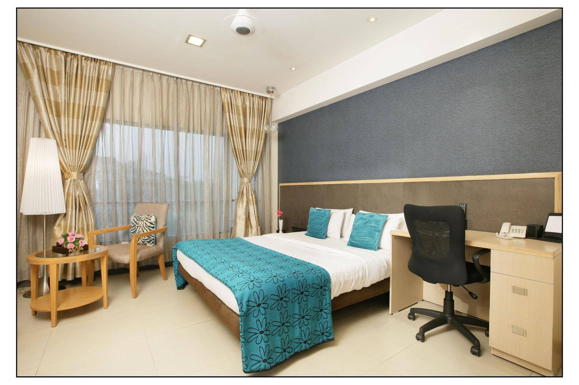 The Sirona Hotel Pune Exterior photo